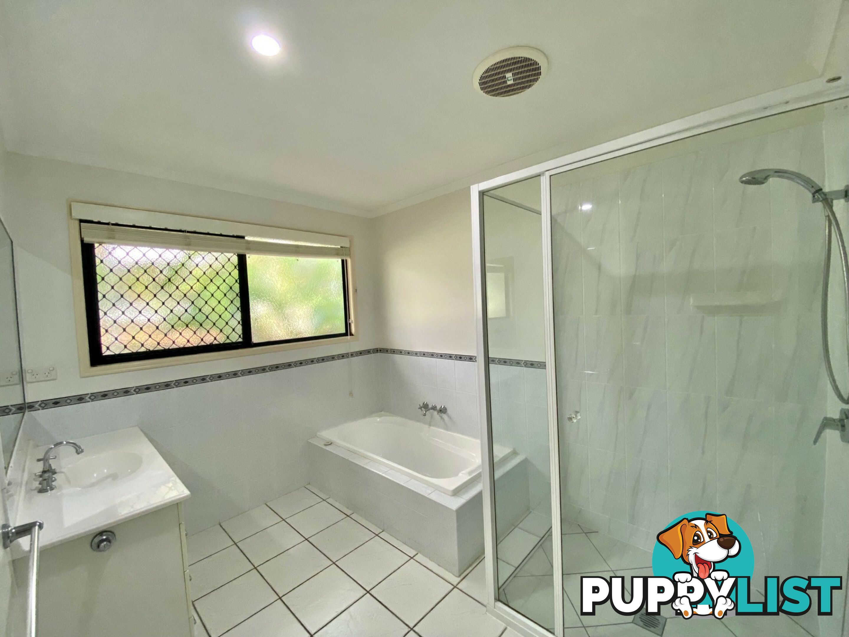 12 Sayre Crescent BOYNE ISLAND QLD 4680