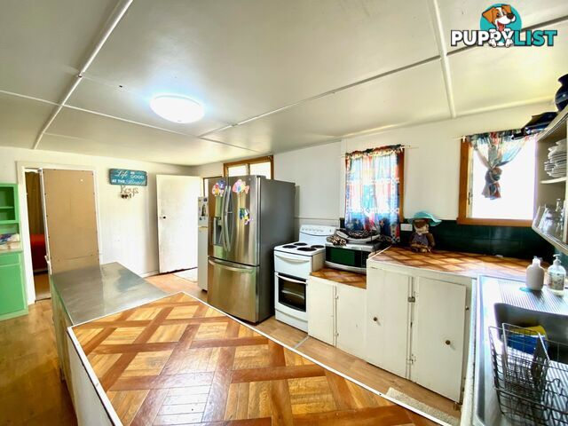 18 Yukana Street BOYNE ISLAND QLD 4680