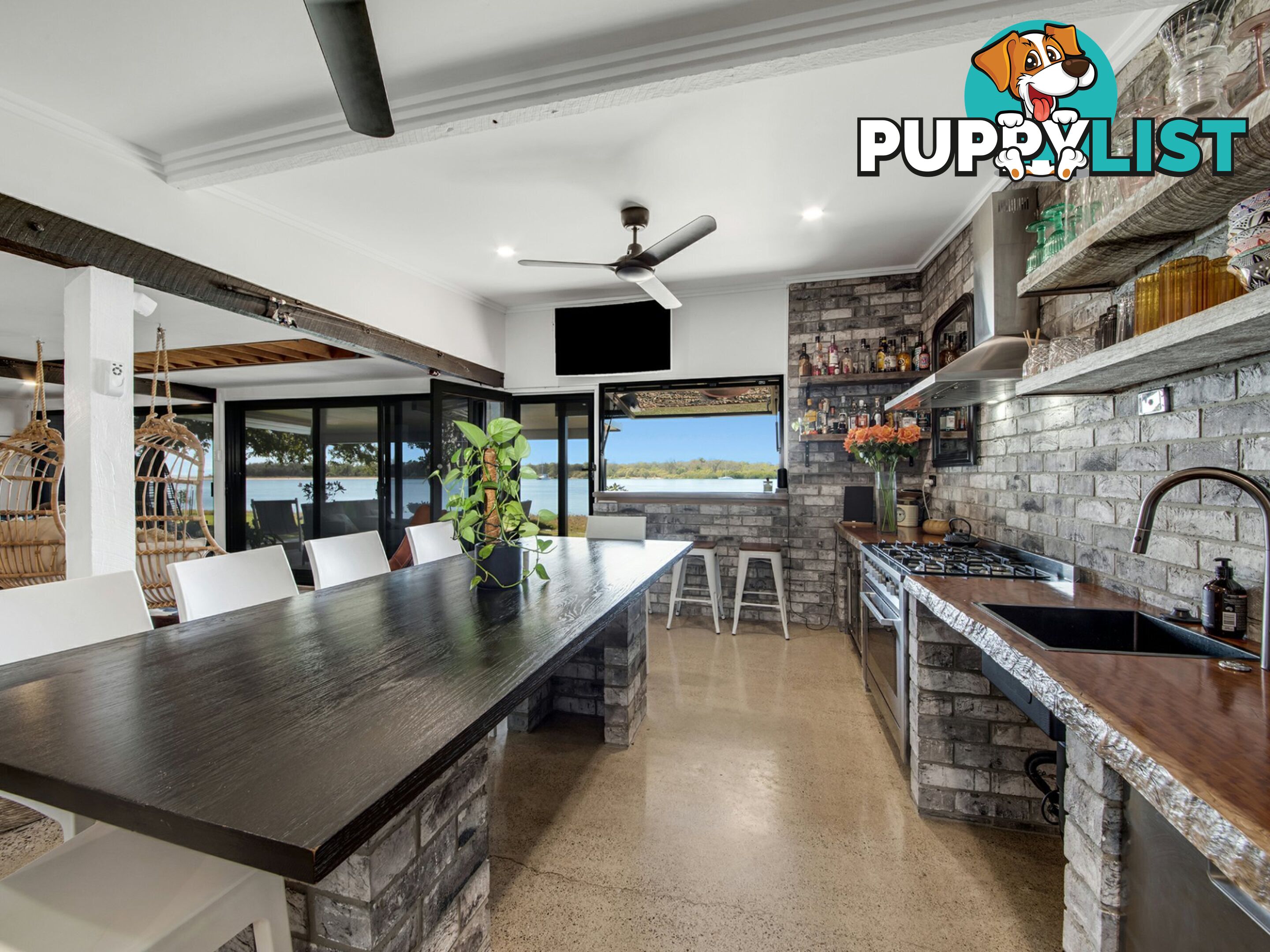 2 Island Esplanade BOYNE ISLAND QLD 4680