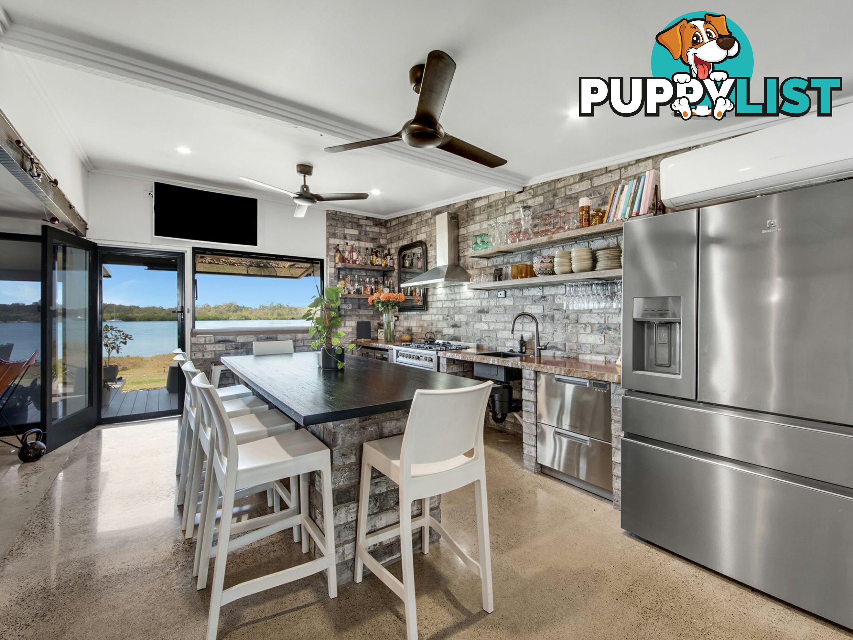 2 Island Esplanade BOYNE ISLAND QLD 4680
