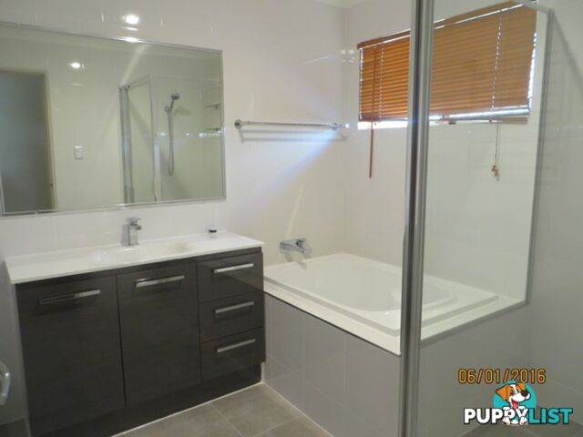 9 Belah Court BOYNE ISLAND QLD 4680