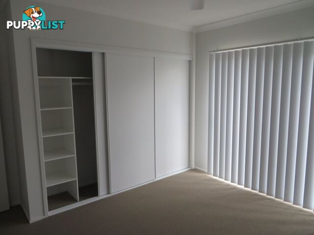 32 KOOLIVOO PARADE BOYNE ISLAND QLD 4680