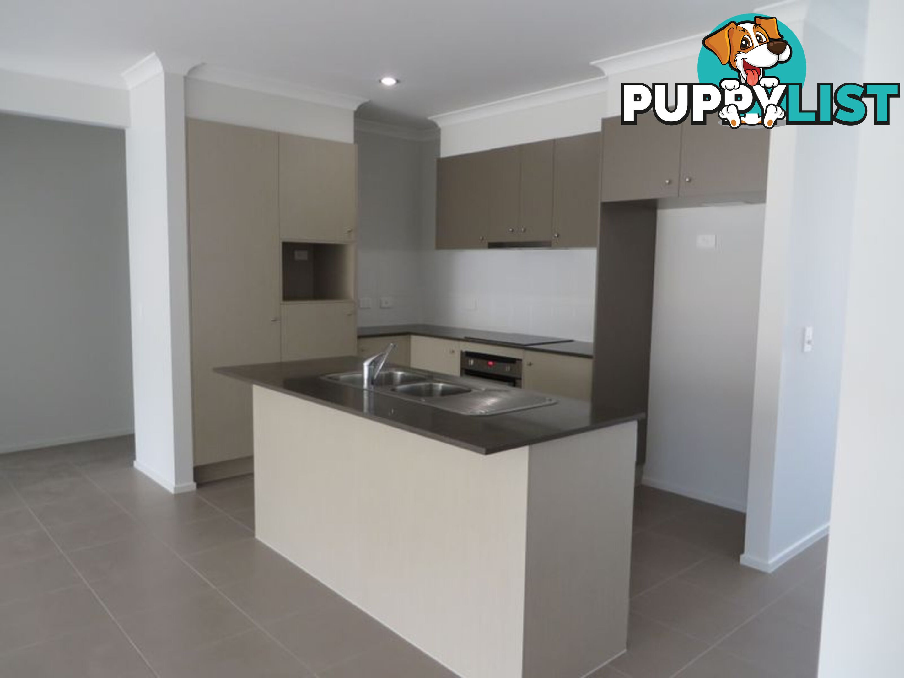 32 KOOLIVOO PARADE BOYNE ISLAND QLD 4680