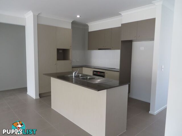 32 KOOLIVOO PARADE BOYNE ISLAND QLD 4680