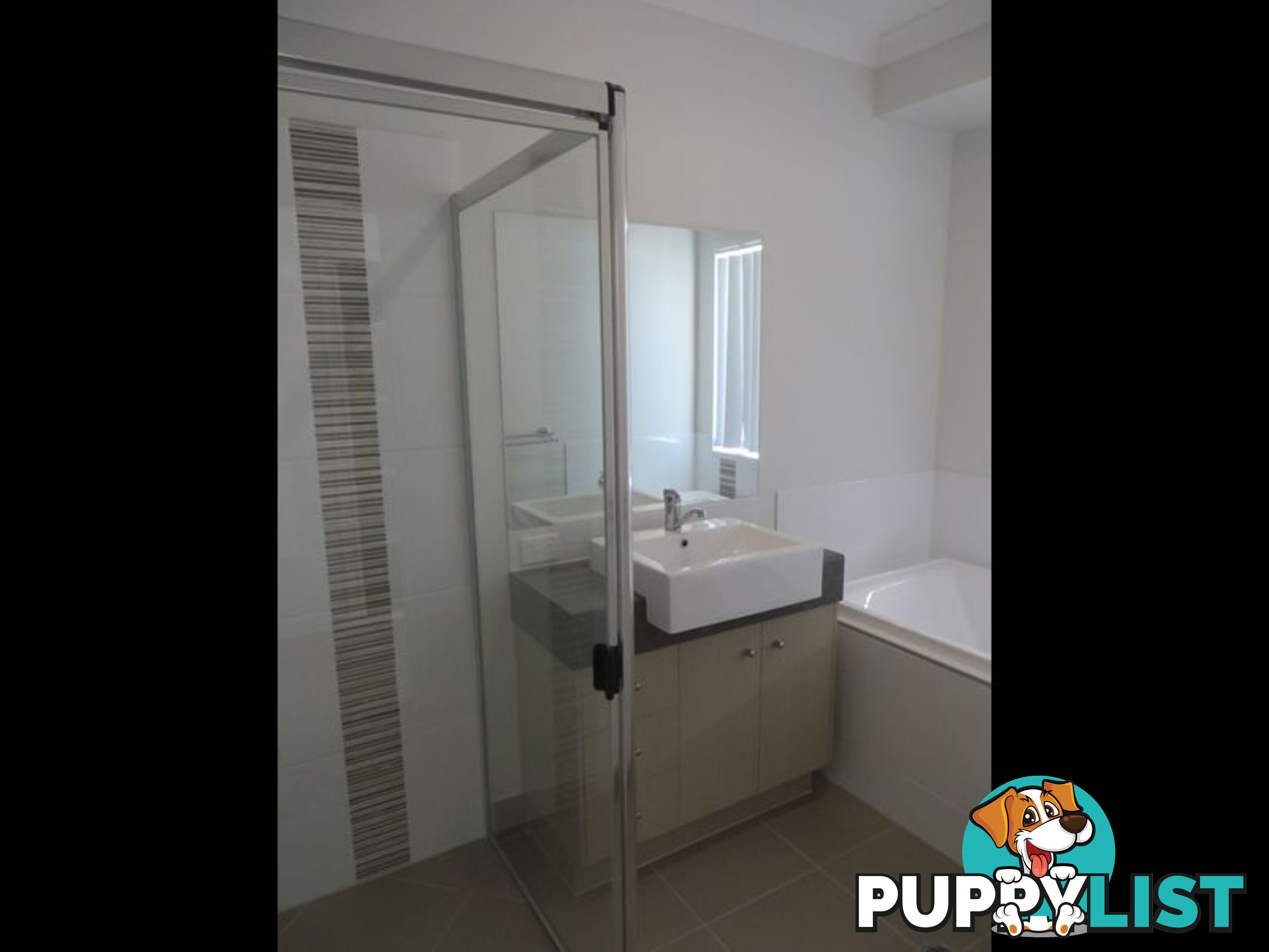 32 KOOLIVOO PARADE BOYNE ISLAND QLD 4680