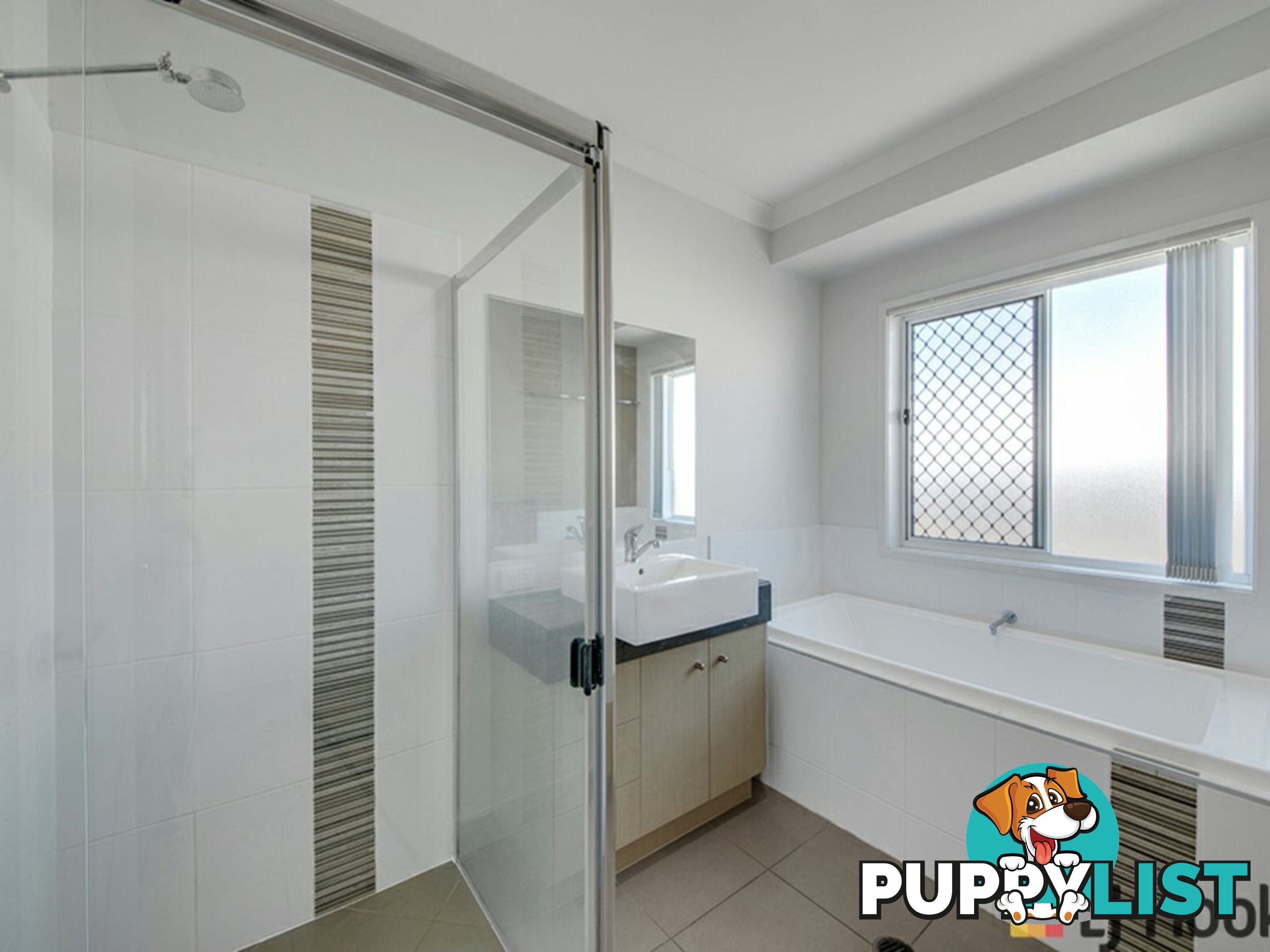 32 Koolivoo Parade BOYNE ISLAND QLD 4680