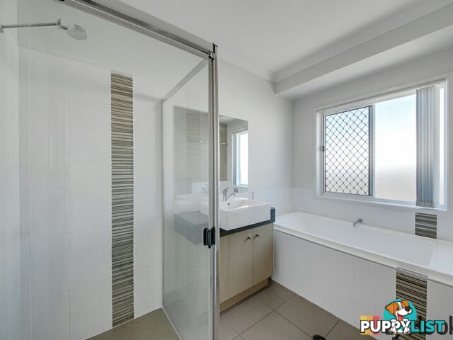 32 Koolivoo Parade BOYNE ISLAND QLD 4680