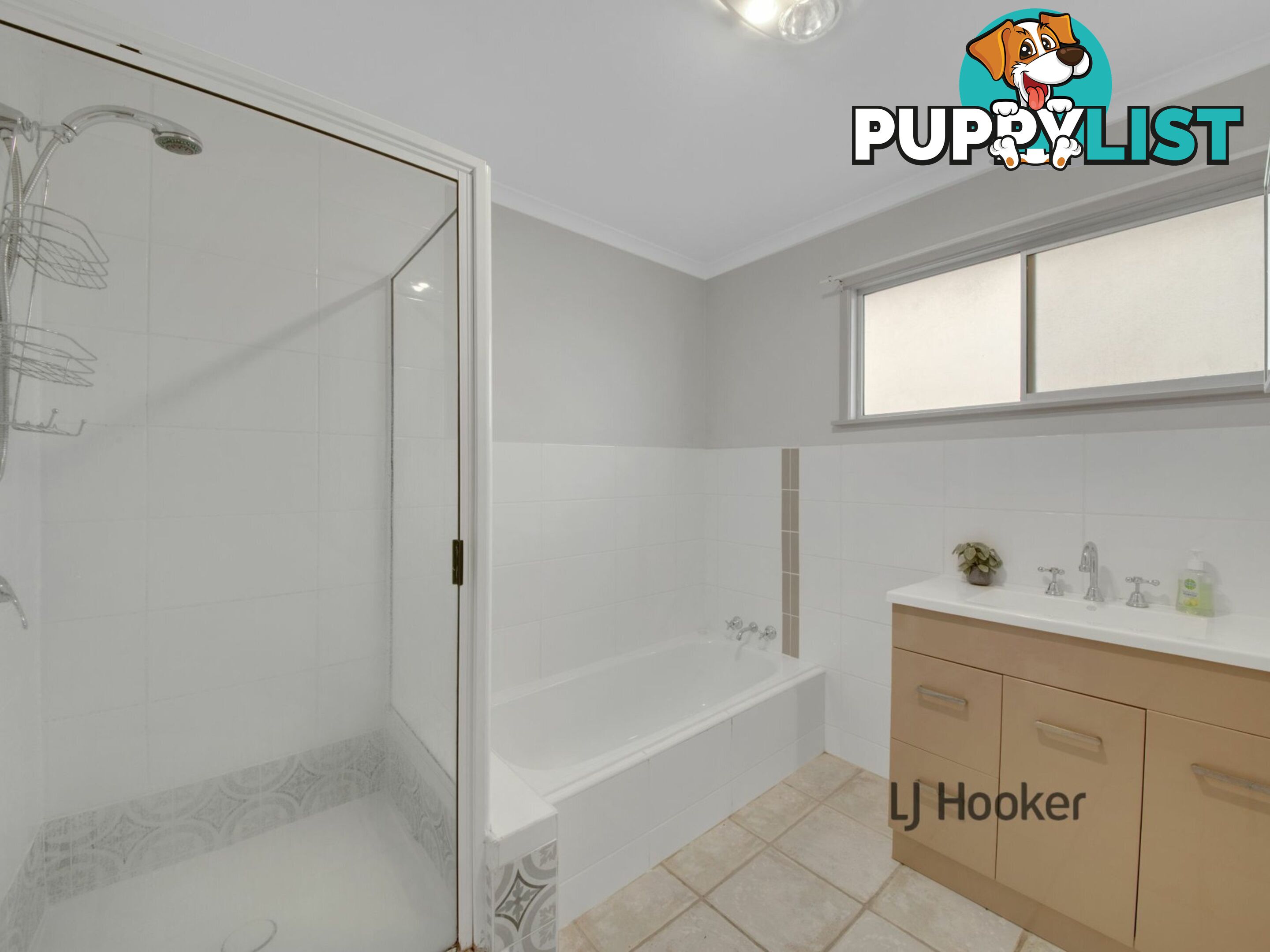 25 Alexander Street BOYNE ISLAND QLD 4680