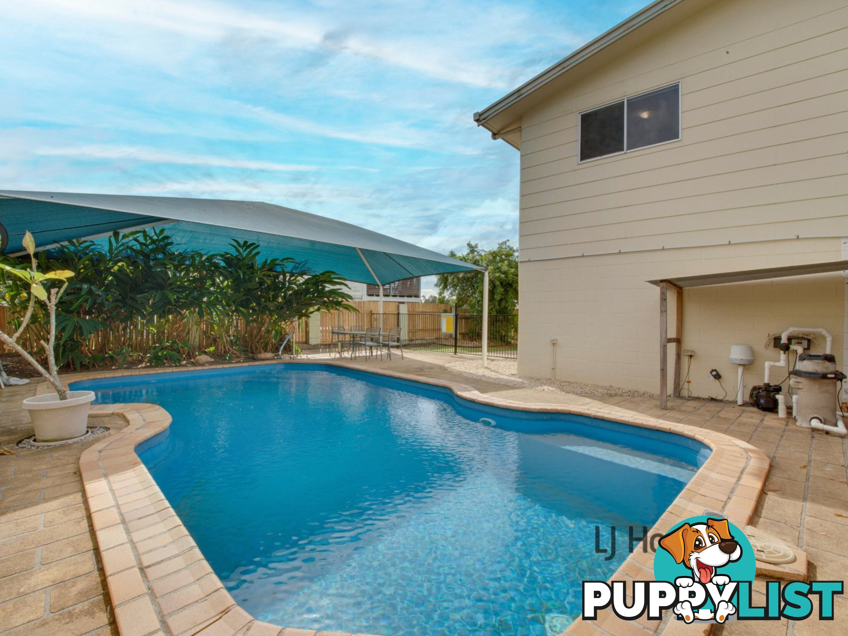 25 Alexander Street BOYNE ISLAND QLD 4680