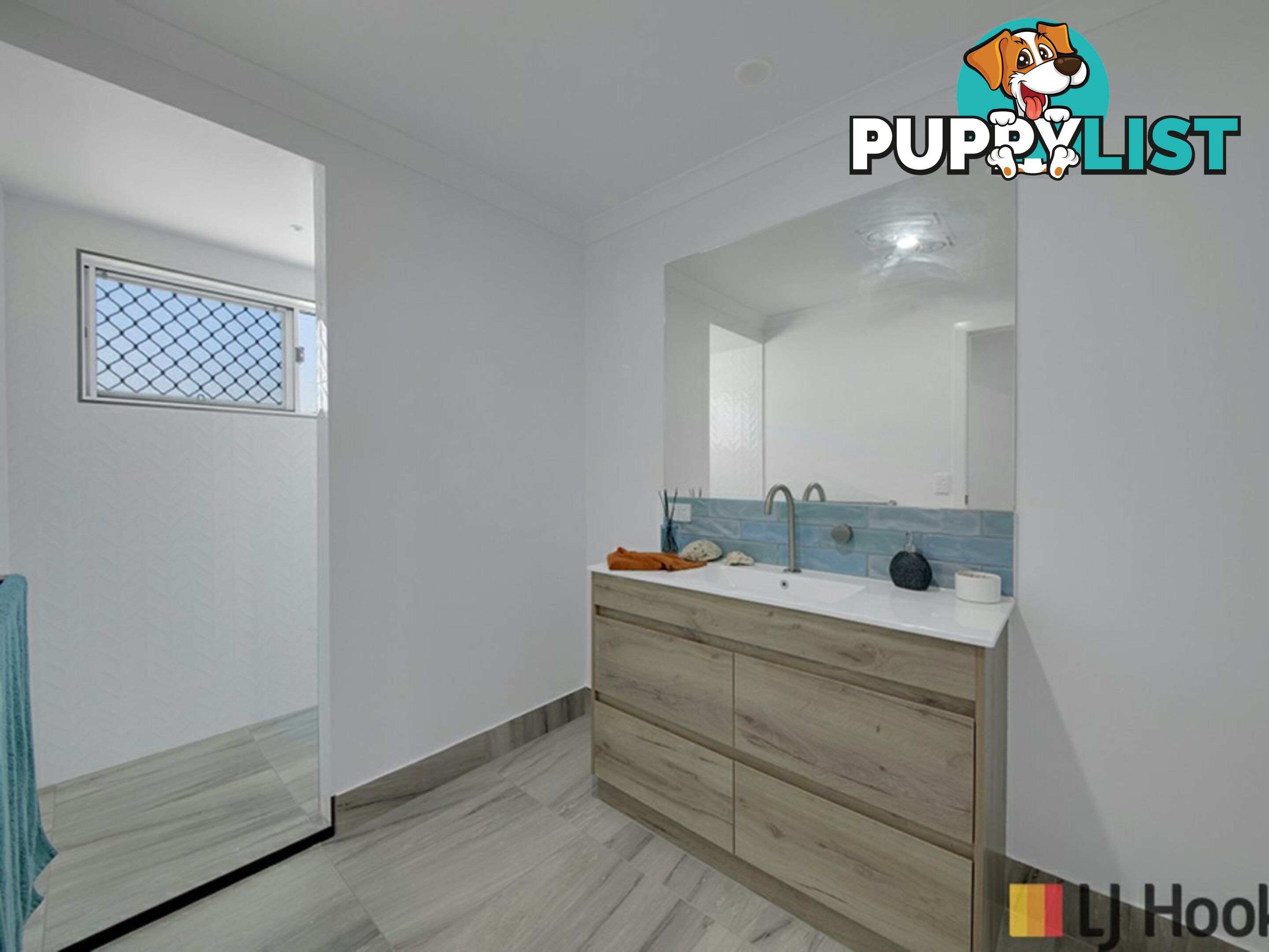 8 Jenny Lind Court BOYNE ISLAND QLD 4680