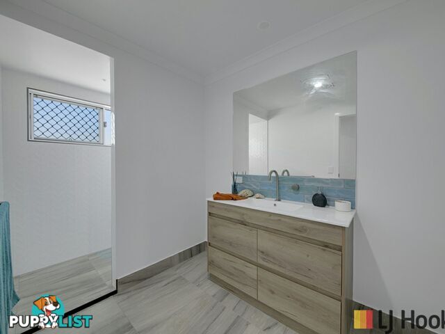 8 Jenny Lind Court BOYNE ISLAND QLD 4680