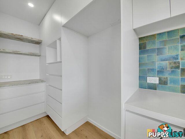 8 Jenny Lind Court BOYNE ISLAND QLD 4680
