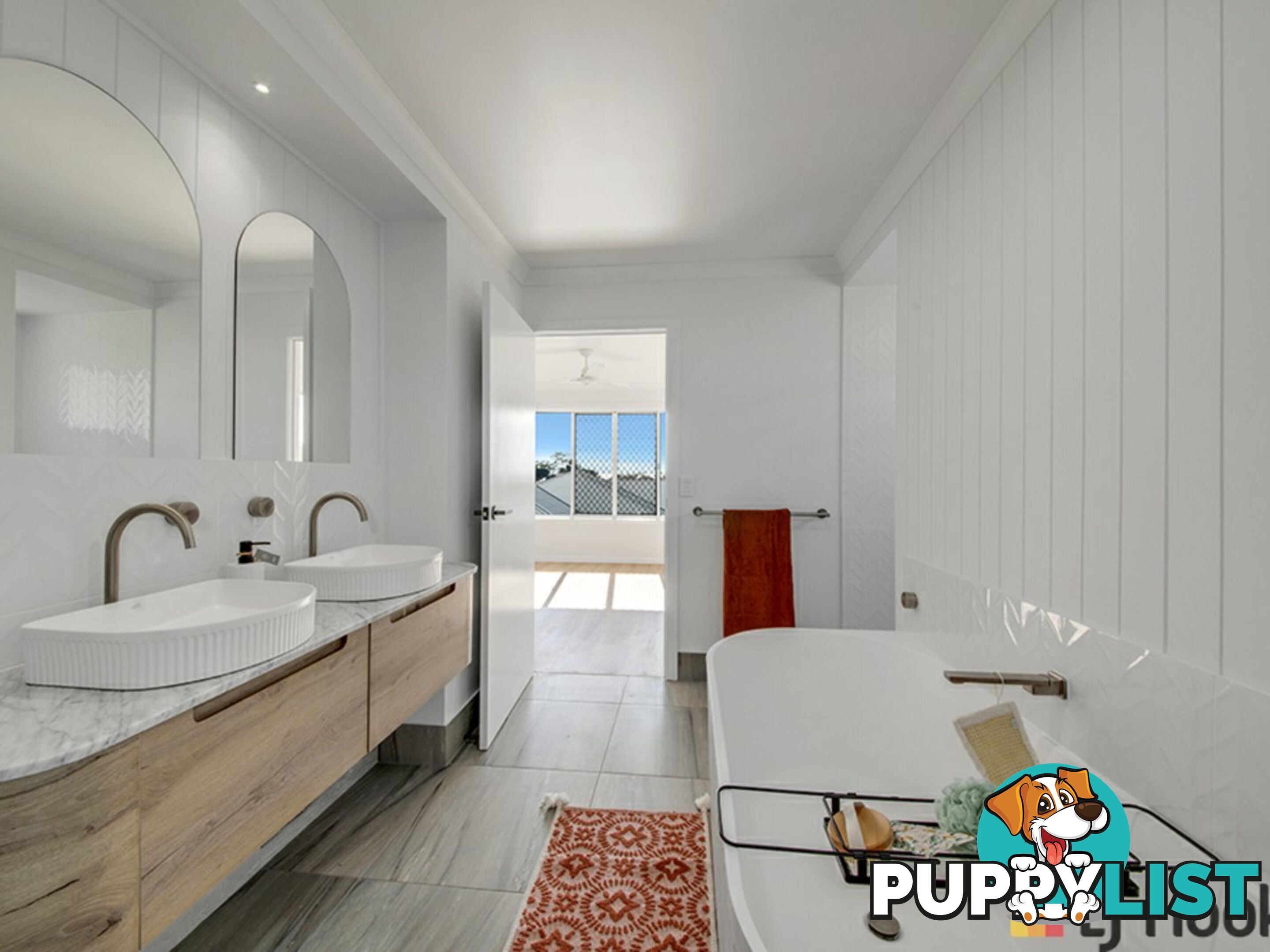 8 Jenny Lind Court BOYNE ISLAND QLD 4680