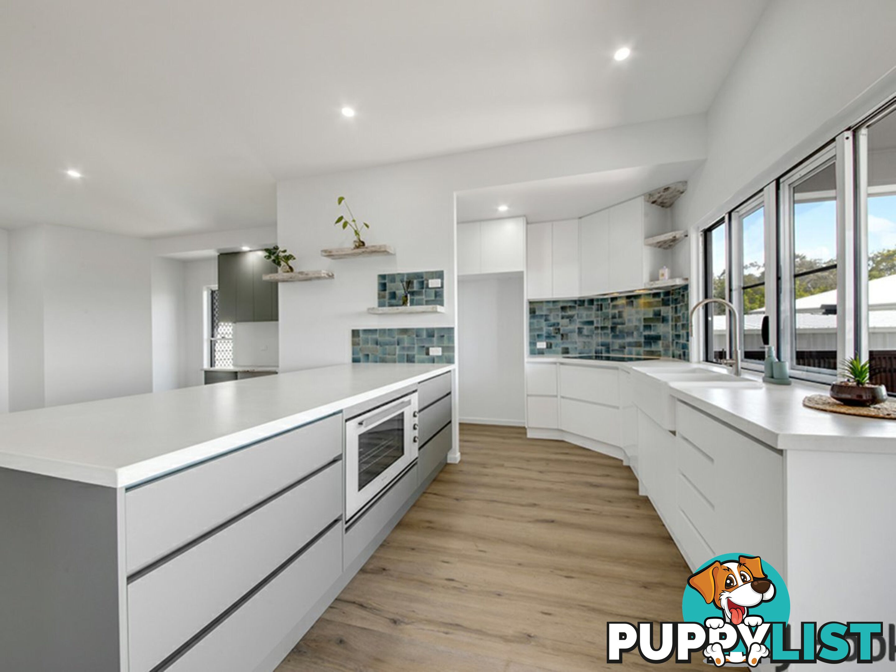 8 Jenny Lind Court BOYNE ISLAND QLD 4680