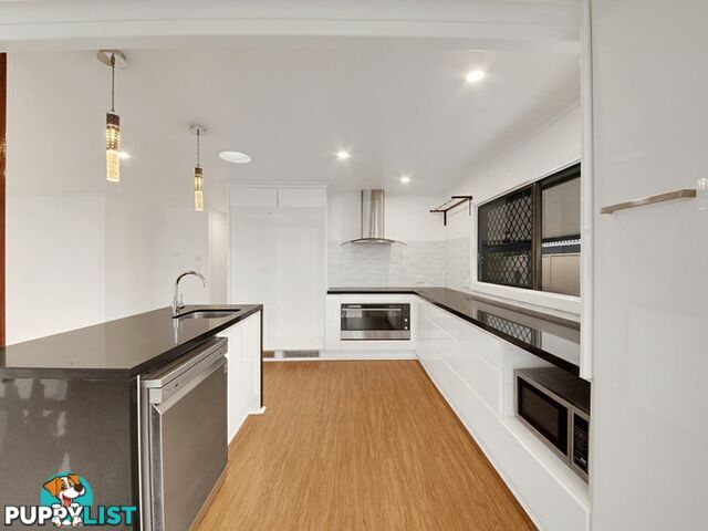 9 Alexander Street BOYNE ISLAND QLD 4680