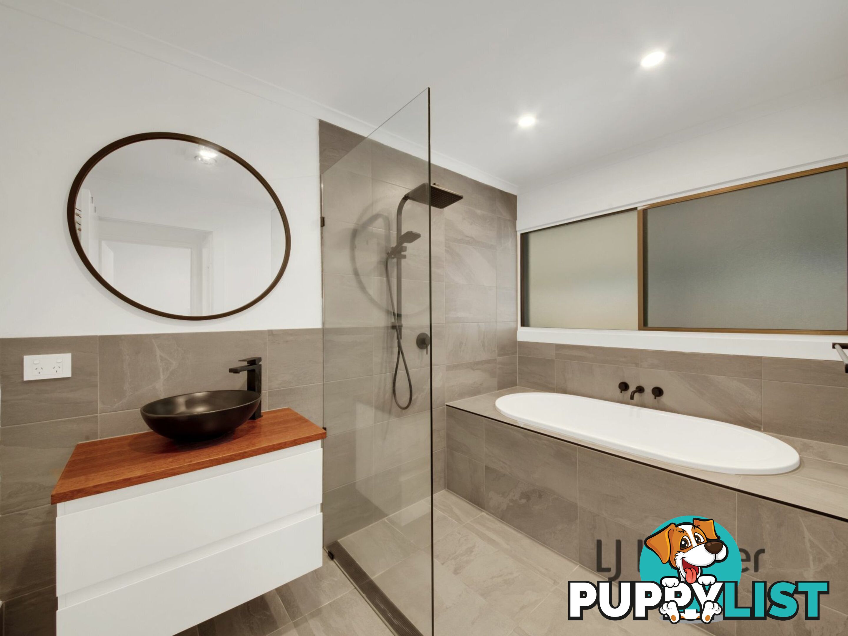 9 Alexander Street BOYNE ISLAND QLD 4680