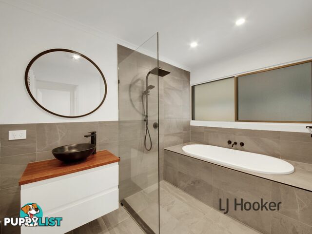 9 Alexander Street BOYNE ISLAND QLD 4680