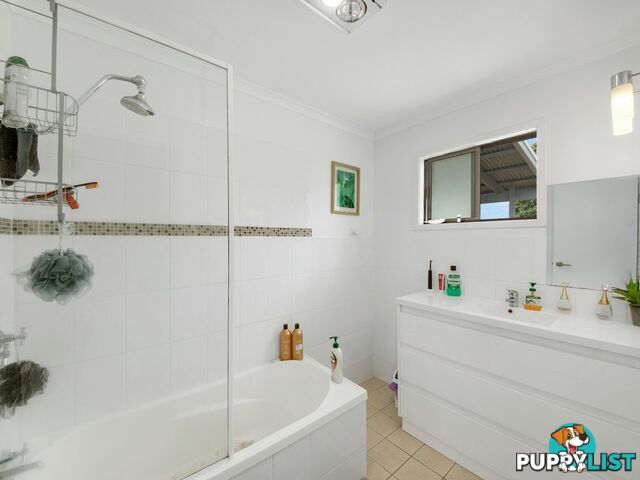 6 Bellemere Court BOYNE ISLAND QLD 4680