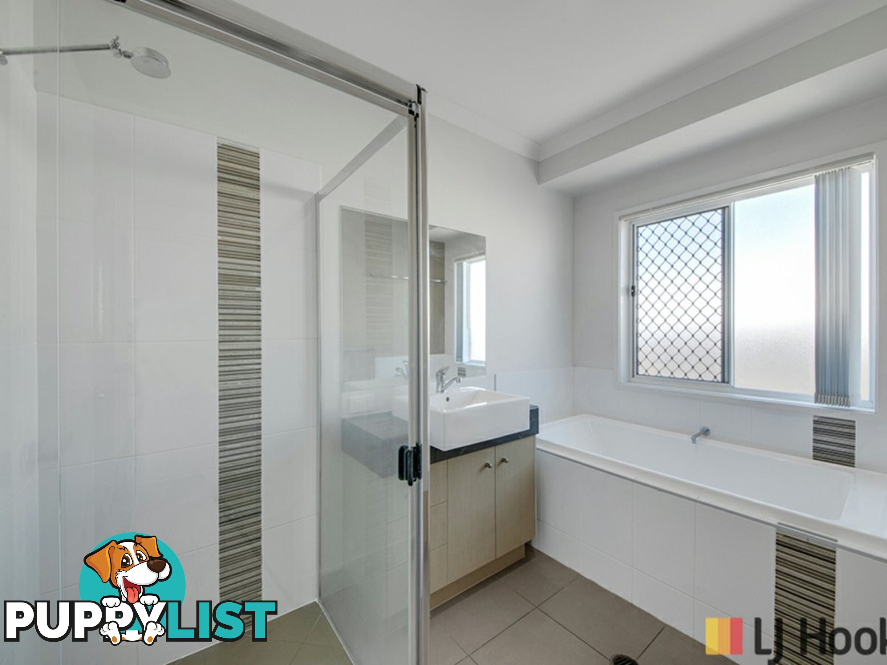 32 Koolivoo Parade BOYNE ISLAND QLD 4680