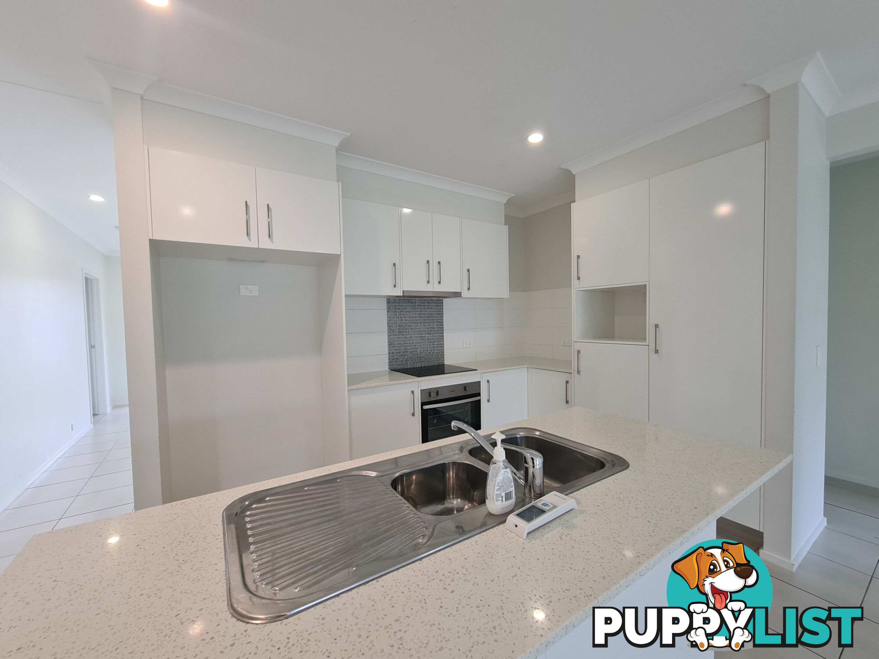 8 CORIMBA PARADE BOYNE ISLAND QLD 4680