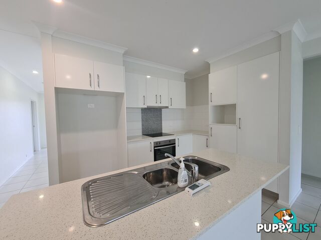 8 CORIMBA PARADE BOYNE ISLAND QLD 4680