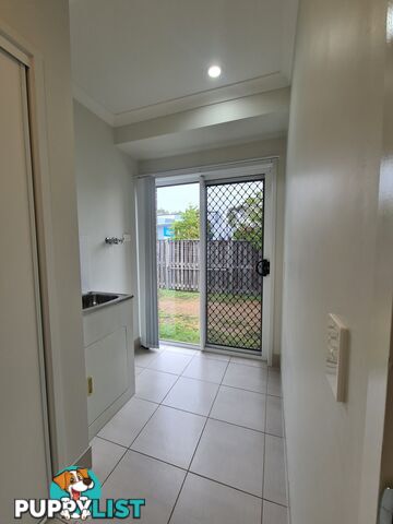 8 CORIMBA PARADE BOYNE ISLAND QLD 4680