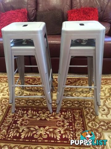 Wanted: Brand new Set of 4 Strong Metals Stools Bar