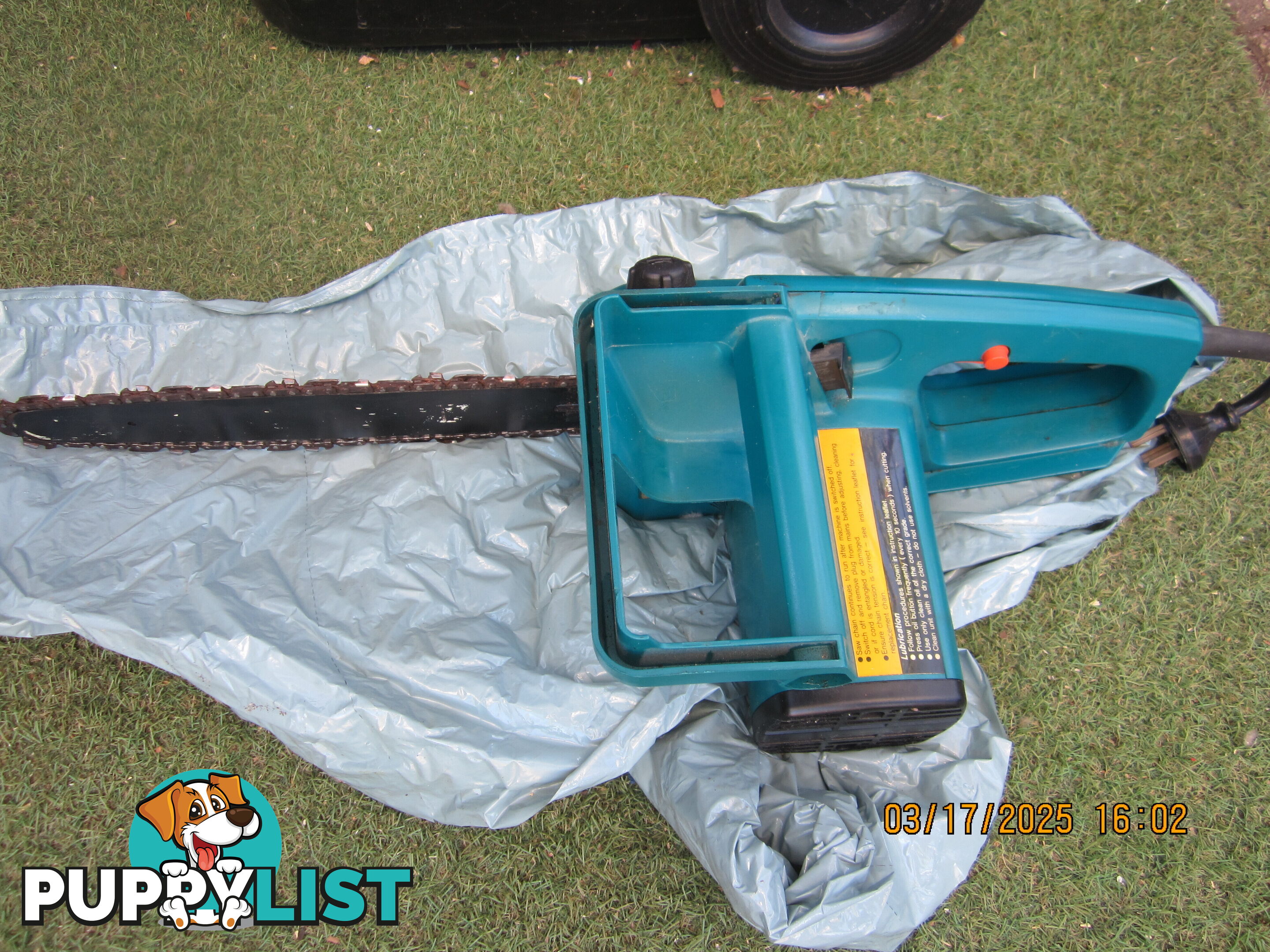 BLACK&DECKER 240 VOLT CHAINSAW, HAD VERY LITTLE USE, HALF PRICE DETAILS AS PER PHOTOS,