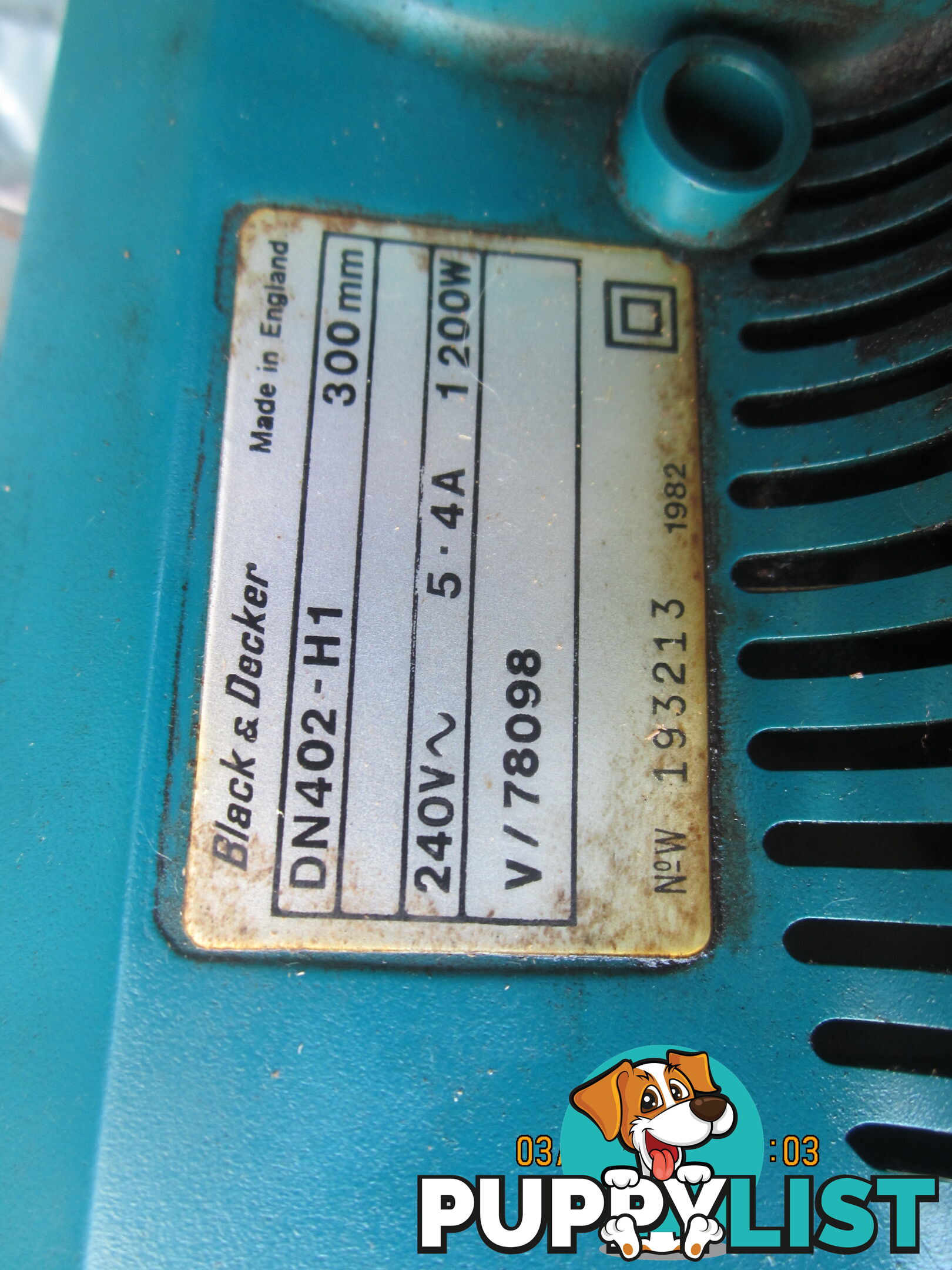 BLACK&DECKER 240 VOLT CHAINSAW, HAD VERY LITTLE USE, HALF PRICE DETAILS AS PER PHOTOS,