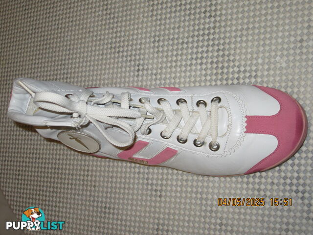 Cesare Paciotti 4US Women’s medium sized ankle Boots size39  white/pink genuine Italian leather,