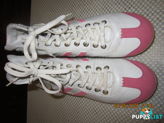 Cesare Paciotti 4US Women’s medium sized ankle Boots size39  white/pink genuine Italian leather,