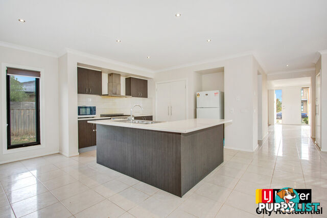 15 Maritime Circuit POINT COOK VIC 3030