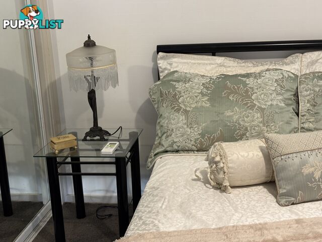 BEAUTIFUL METAL AND WOODEN DOUBLE BED