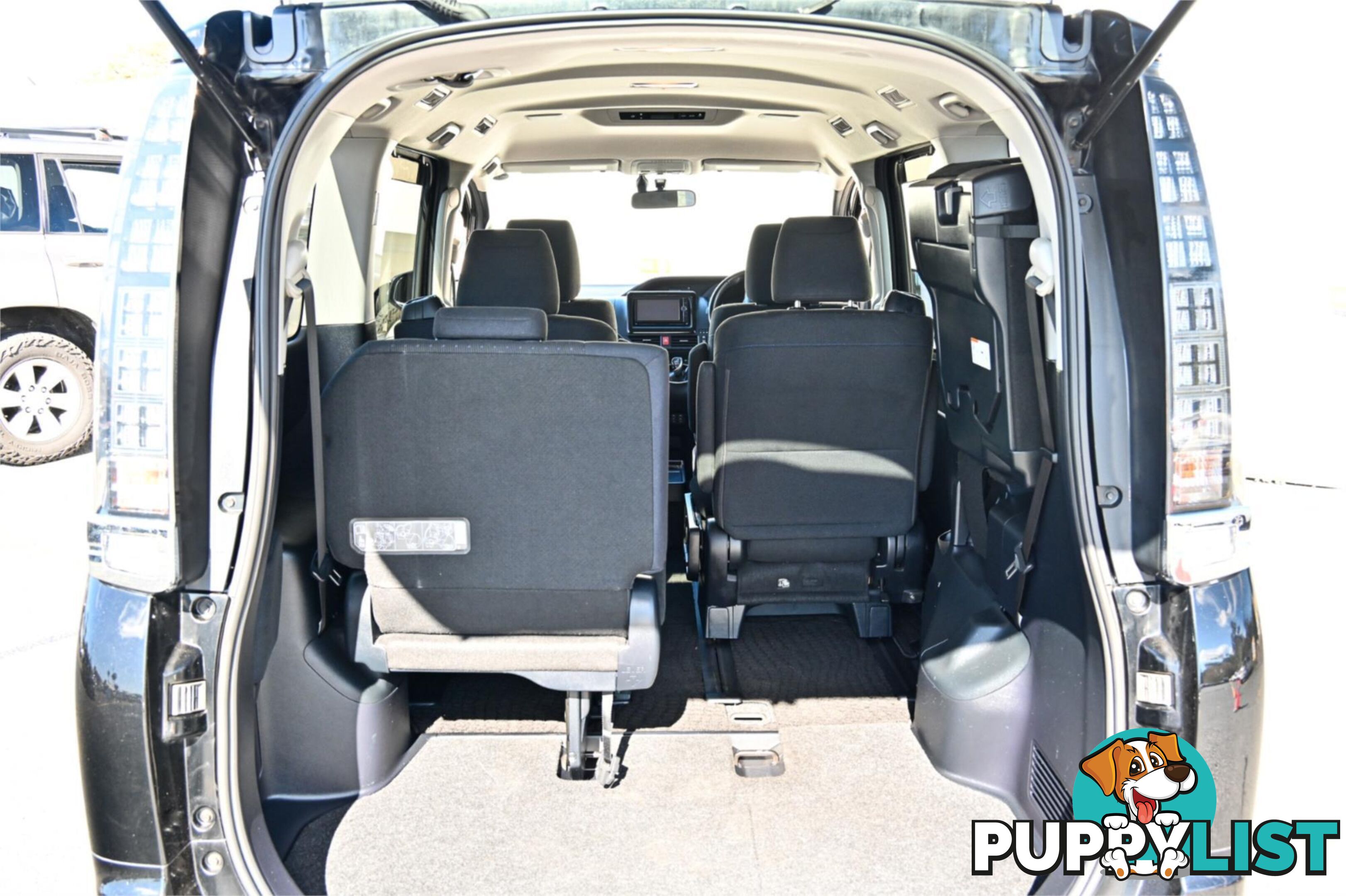 2014 TOYOTA VOXY   PEOPLE MOVER