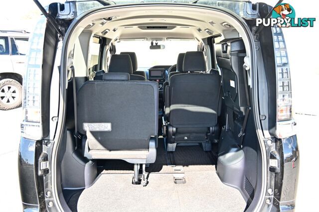 2014 TOYOTA VOXY   PEOPLE MOVER