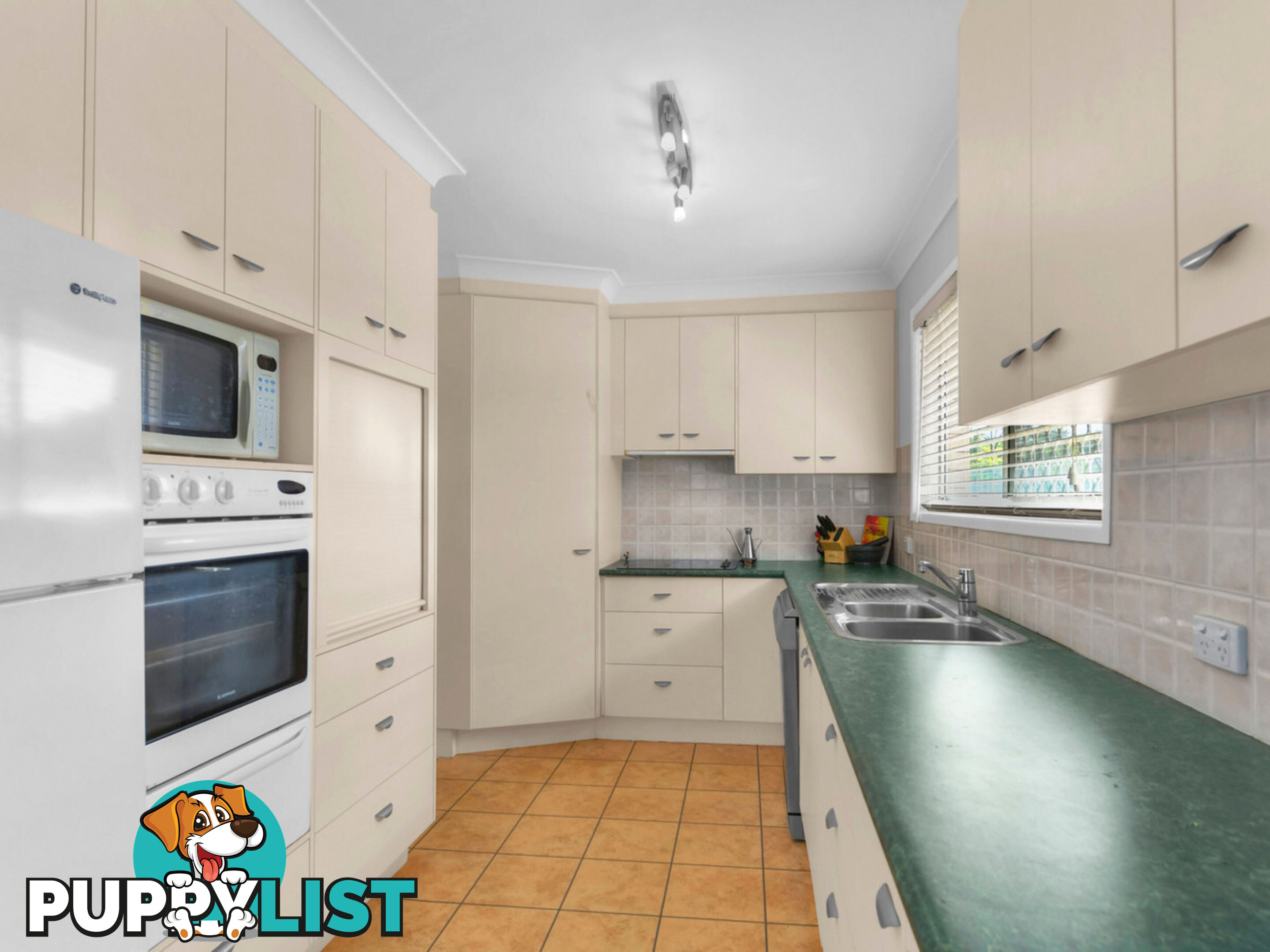 27 Denver Road CARSELDINE QLD 4034