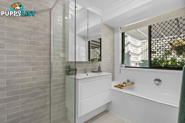 7 Boland Court EATONS HILL QLD 4037