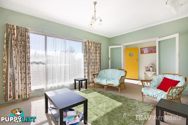 16 King Street URALLA NSW 2358