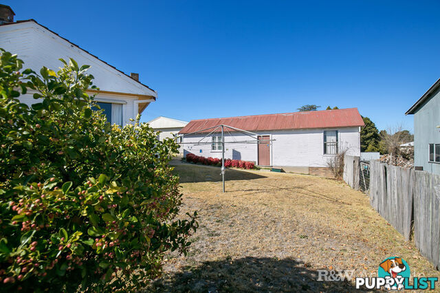 16 King Street URALLA NSW 2358