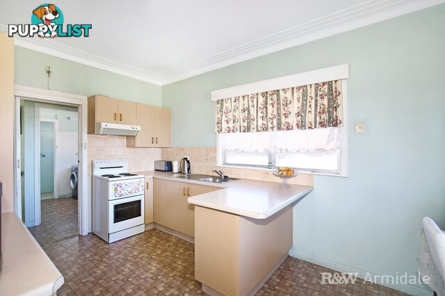 16 King Street URALLA NSW 2358