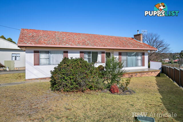 16 King Street URALLA NSW 2358