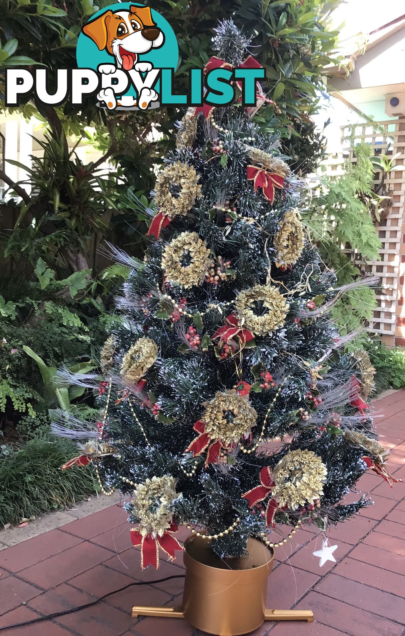 XMAS TREE WITH BUILD-IN FIBRR OPTIC LIGHTS. Instantly ready for XMAS