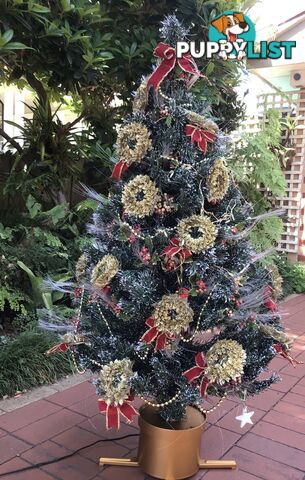 XMAS TREE WITH BUILD-IN FIBRR OPTIC LIGHTS. Instantly ready for XMAS