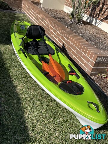 Kayak Hurricane Skimmer 206 with light weight split paddle and gas filled vest.