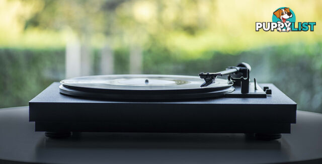 ProJect Automat A1 Turntable with Ortofon OM 10 Cartridge