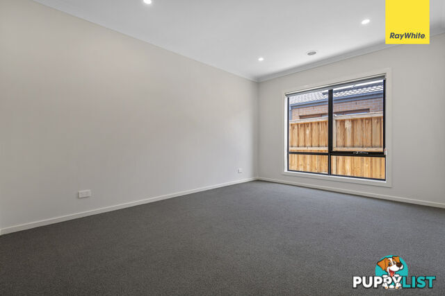 8 Shangrala Road THORNHILL PARK VIC 3335