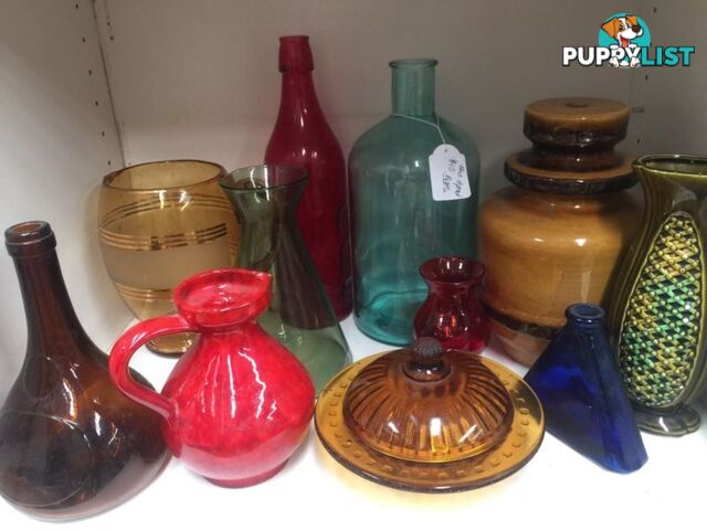 Assorted retro vintage glassware