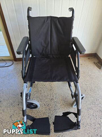 Wheelchair - Breezy BasiX 2 lightweight folding wheelchair