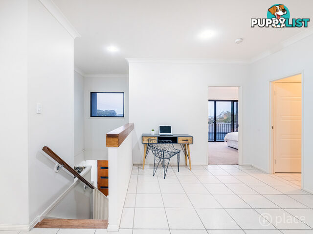 6 York Close Oxley QLD 4075