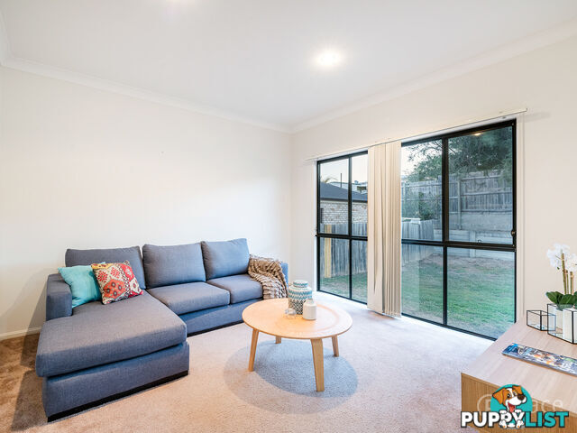 6 York Close Oxley QLD 4075